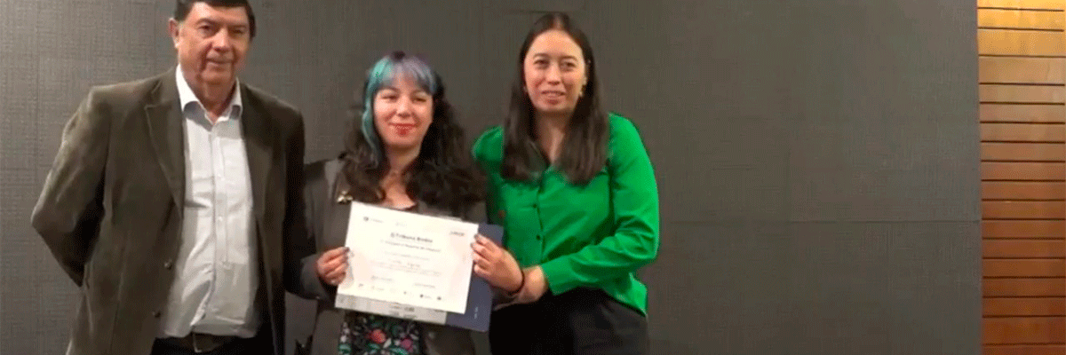 Fotografía Exalumna es reconocida en el “Primer Encuentro Mujeres de Impacto”.