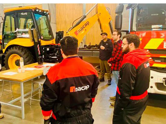 Inacapinos de Sede San Pedro de la Paz desarrollan inspecciones técnicas a carros bomba de Bomberos de la provincia