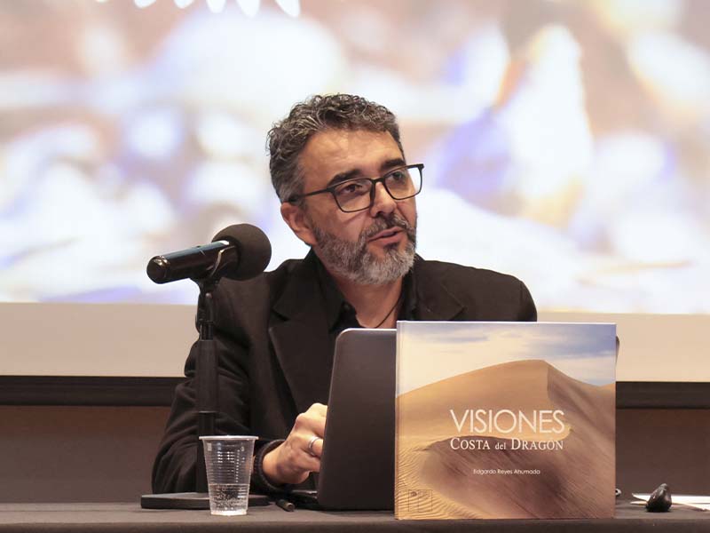 Edgardo Reyes, presentó su más reciente obra, "Visiones, Costa del Dragón"