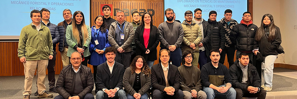 Alumnos Diplomado, representantes de INACAP, Arauco y Sence. 