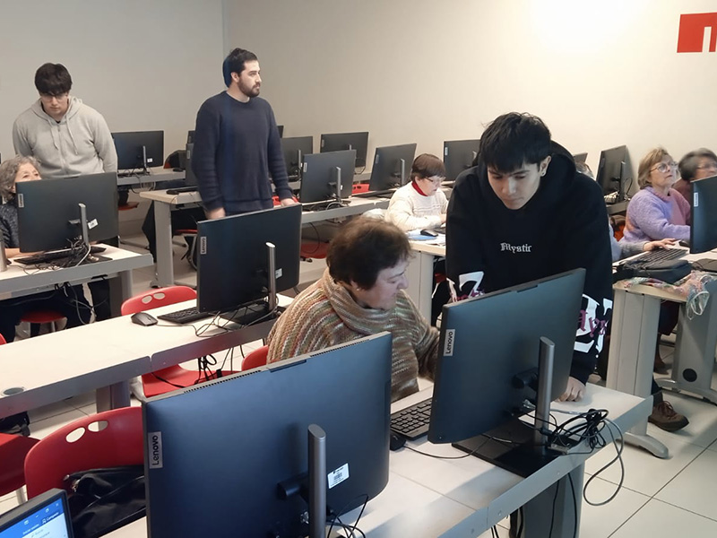 Estudiantes durante el taller