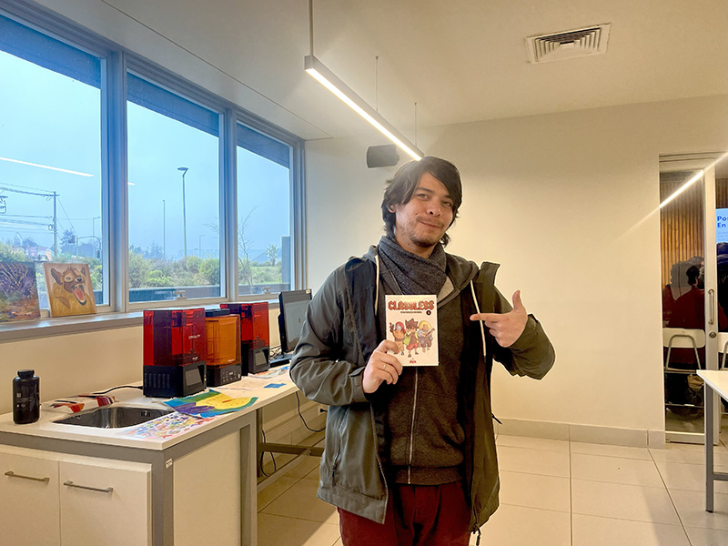 Fabrizzio Spada presentando su libro