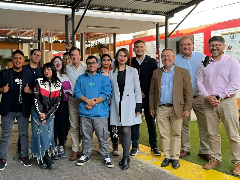 Rector, delegados estudiantiles y directovos de la Sede