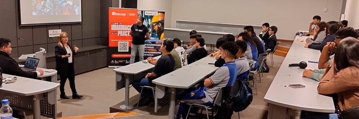 Monserrat Garrido Almodóvar, Directora Nacional del Área de Electricidad, Electrónica y Telecomunicaciones