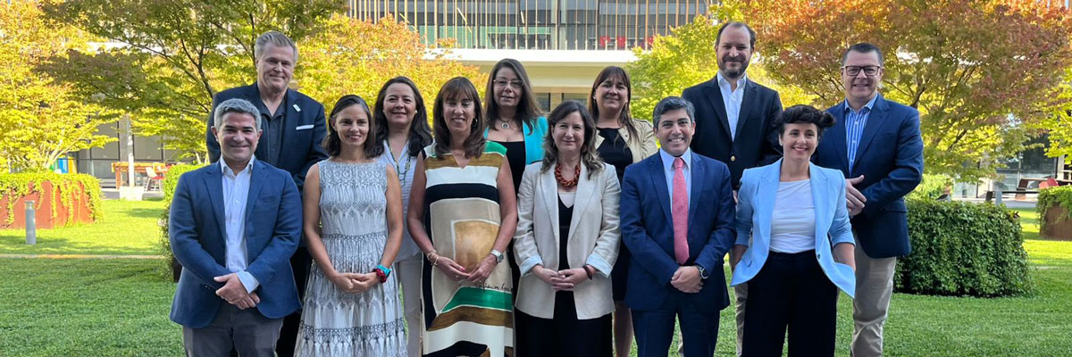 Colaboradores reunidos en sesión del Consejo Empresarial Sectorial de Turismo y Hospitalidad de INACAP 2025-2026