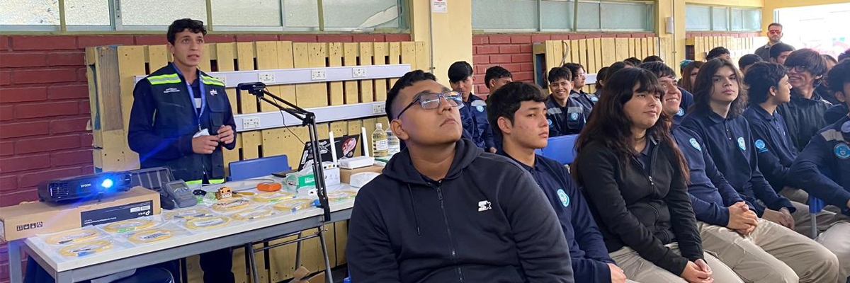 Estudiantes Colegio Chile Norte