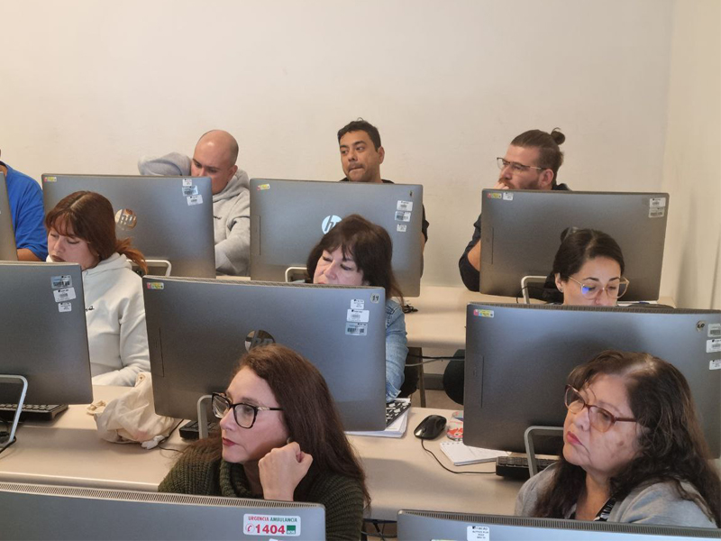 Docentes de distintos establecimientos en curso InicIA