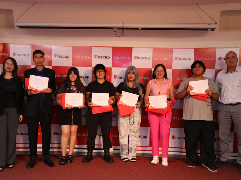 Estudiantes reconocidos y aurotidades de la Sede y de CPRAP