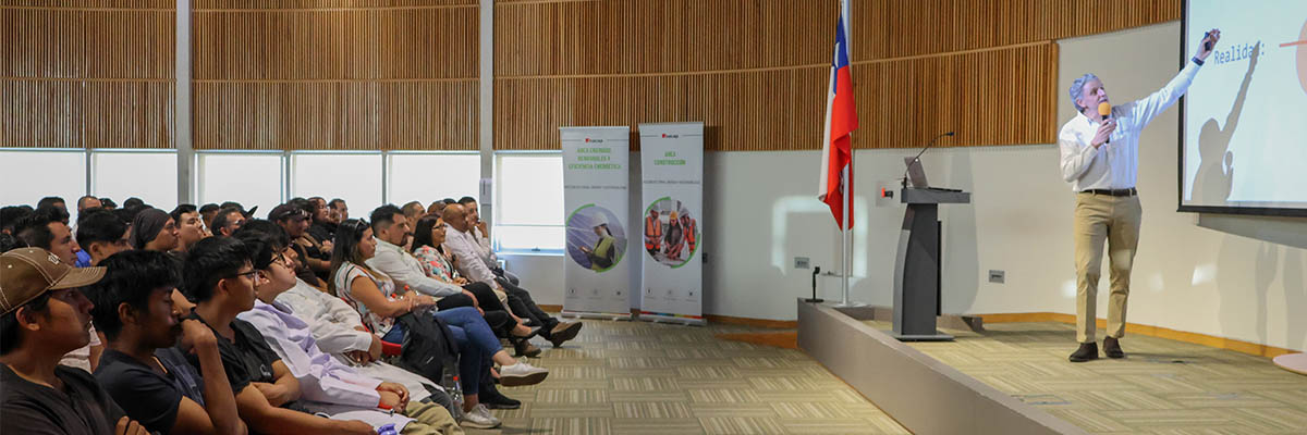 Estudiantes construcción INACAP Iquique participan en actividad tecnológica junto a empresa Zelestra