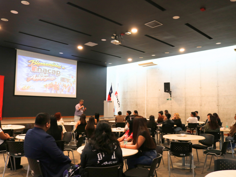 Estudiantes nuevos participan en programa de bienvenida previo al inicio de clases INACAP Antofagasta