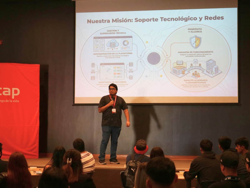 Panelista presentando