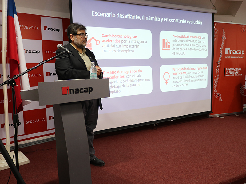 Docentes participan en jornada de actualización del modelo educativo técnico profesional INACAP Arica