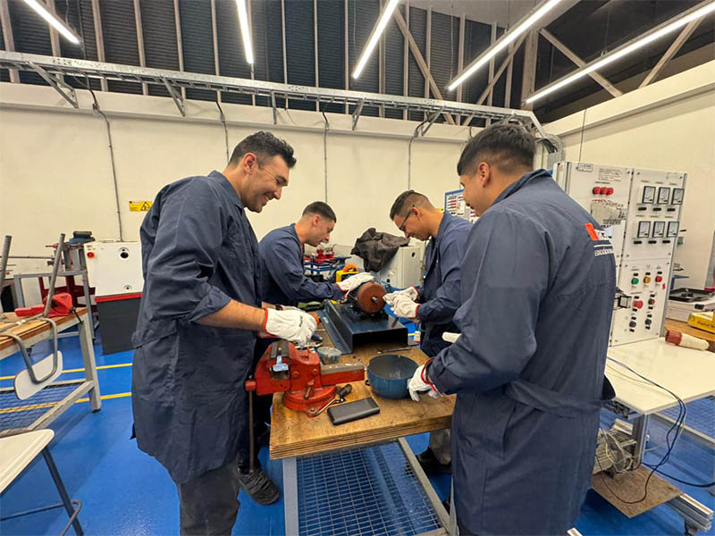 Educación Continua de Sede Iquique capacita a funcionarios de la FACH en “Operación y Mantenimiento de Grupos Electrógenos”