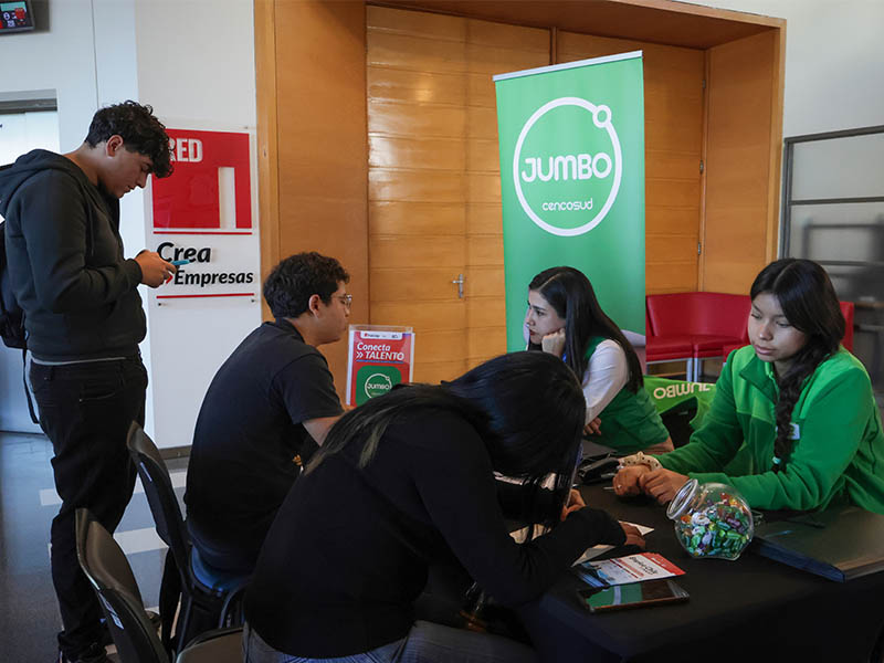 Conecta Talento reúne estudiantes, exalumnos y empresas para impulsar oportunidades laborales y de prácticas en Tarapacá