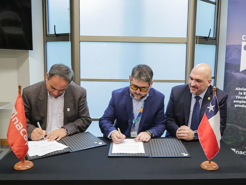 Alianza estratégica: INACAP Sede Iquique une a GTD y Liceo Luis Cruz Martínez mediante convenio CAUCE