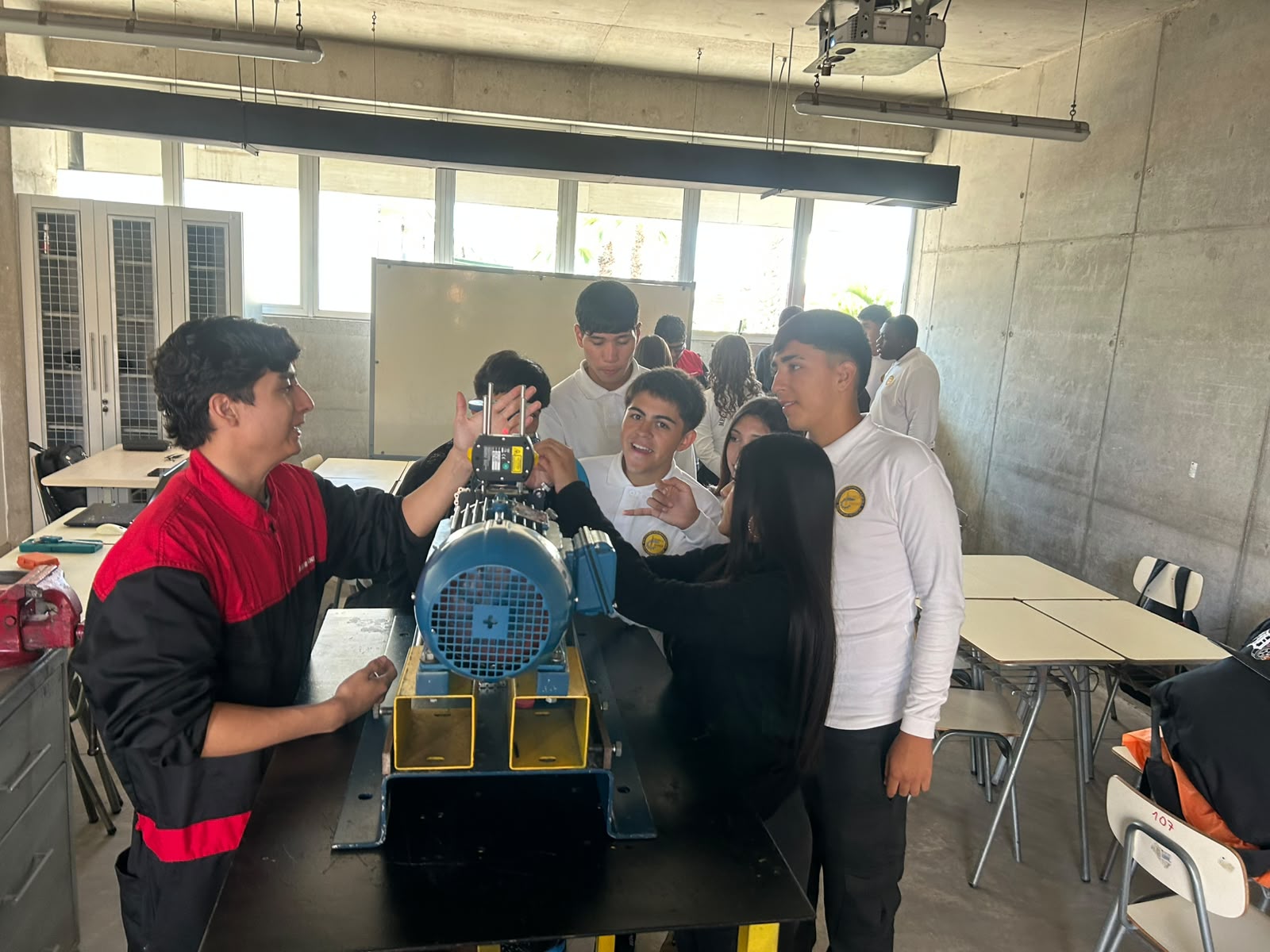 Estudiantes del Liceo Politécnico de Tocopilla participaron en una jornada práctica desarrollada en los talleres de la Sede Antofagasta