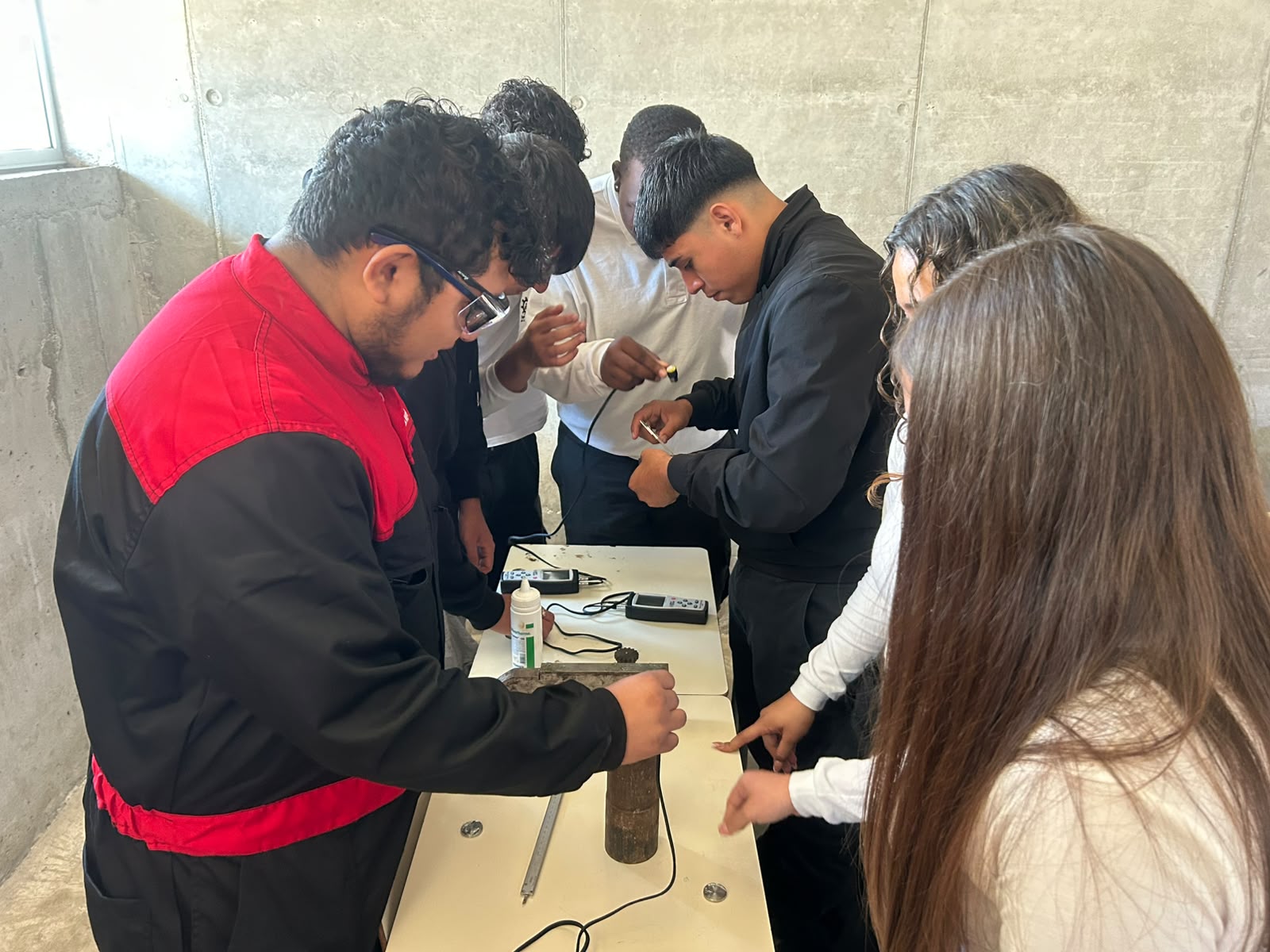 Estudiantes del Liceo Politécnico de Tocopilla participaron en una jornada práctica desarrollada en los talleres de la Sede Antofagasta