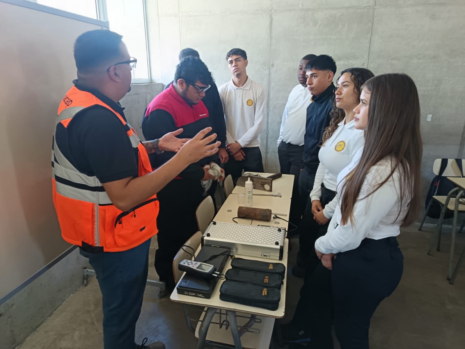 Estudiantes del Liceo Politécnico de Tocopilla participaron en una jornada práctica desarrollada en los talleres de la Sede Antofagasta
