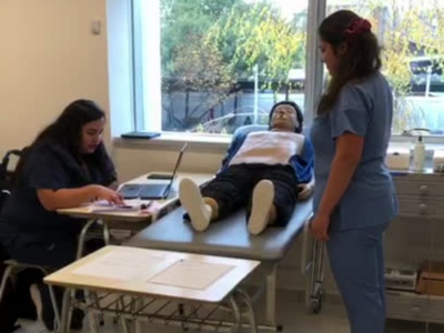 Estudiantes de Técnico en Enfermería de Sede Chillán se enfrentan al desafío del examen ECOE