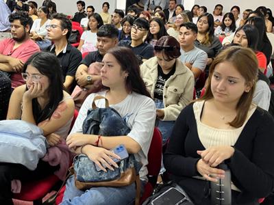 Estudiantes reunidos con presidenta de Banco Central