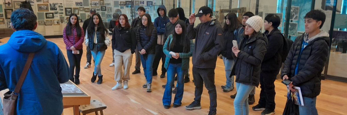 Estudiantes del área de construcción visitan Museo Regional.