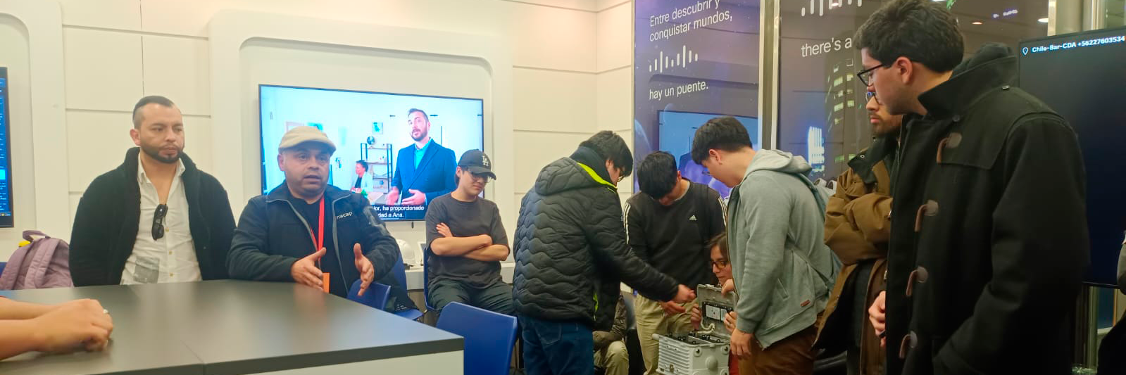 Estudiantes de Sede Santiago Sur visitan Cisco Chile y conocen revolucionaria solución tecnológica para redes industriales de la línea Fluidmesh Networking