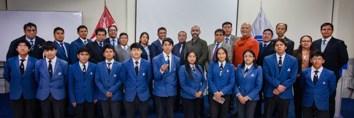 Docentes de INACAP llevan su experiencia en inteligencia artificial a estudiantes de Perú