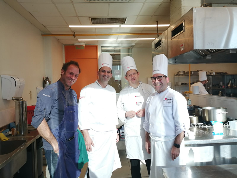 Chef y participantes del taller.
