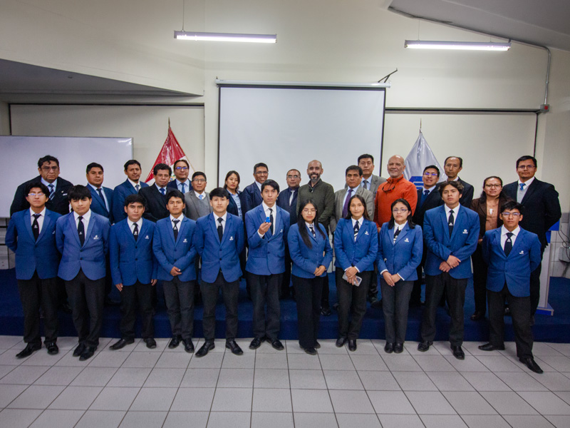 Docentes de INACAP llevan su experiencia en inteligencia artificial a estudiantes de Perú