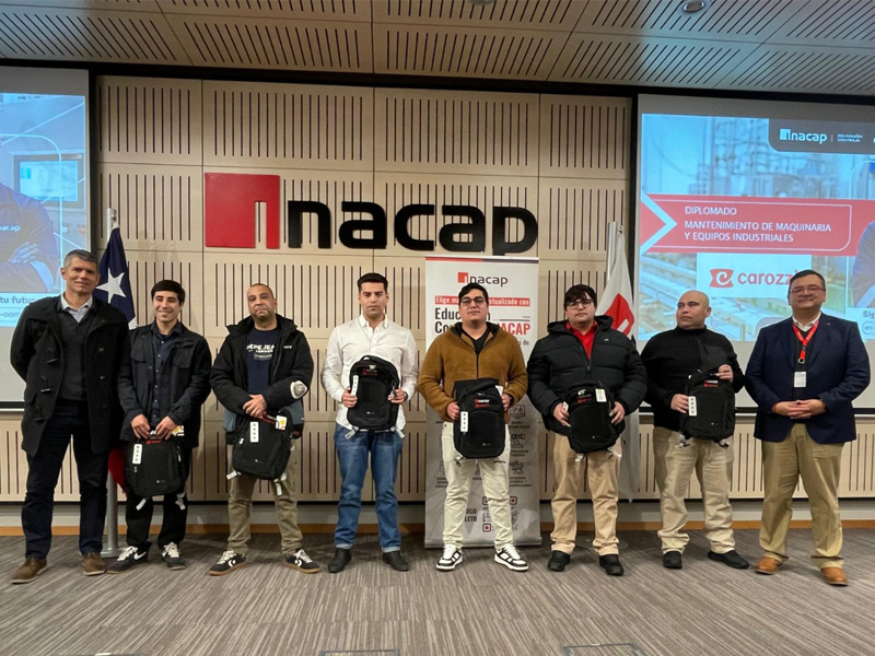 Estudiantes de Empresa Carozzi Juanto al Gerente de la Empresa acompañado del VRS sede Curicó