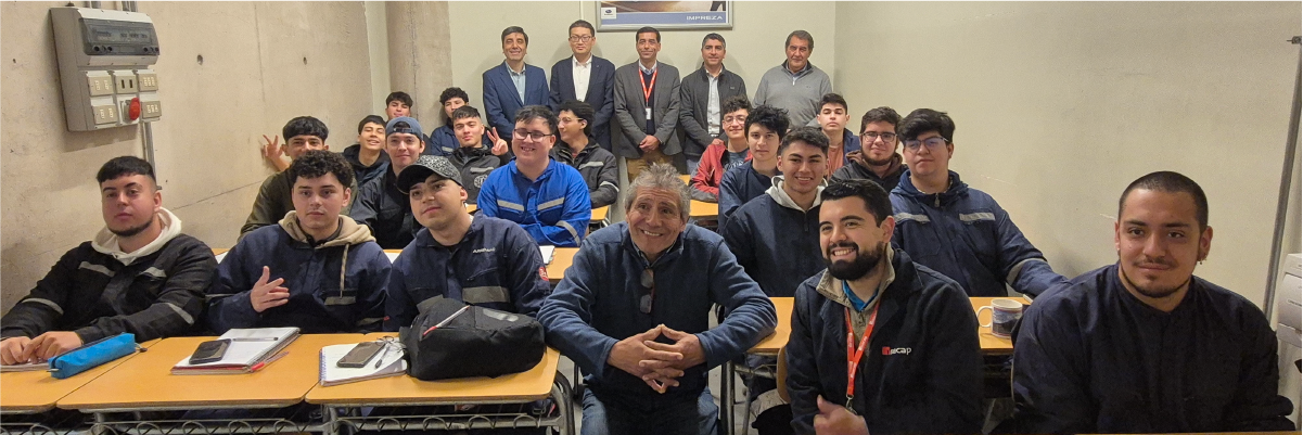 Estudiantes de mecánica de INACAP Santiago Sur en charla con representantes de SUBARU