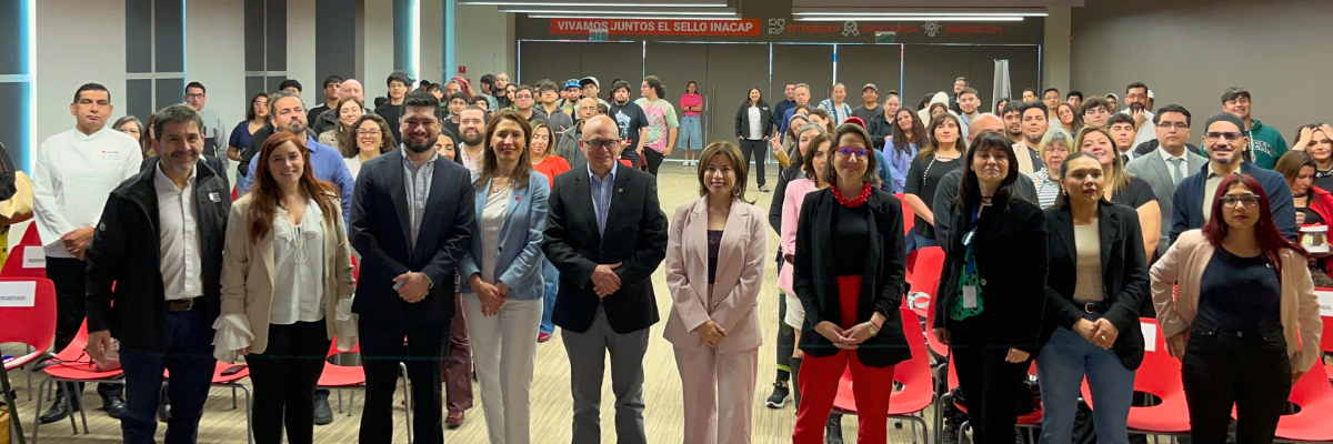 Estudiantes presentan aplicación Barrio Gourmet para emprendedores gastronómicos en INACAP Renca