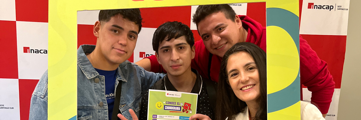 Estudiantes nuevos posando en el marco de Bienvedida en actividades de integración INACAP Santiago Sur