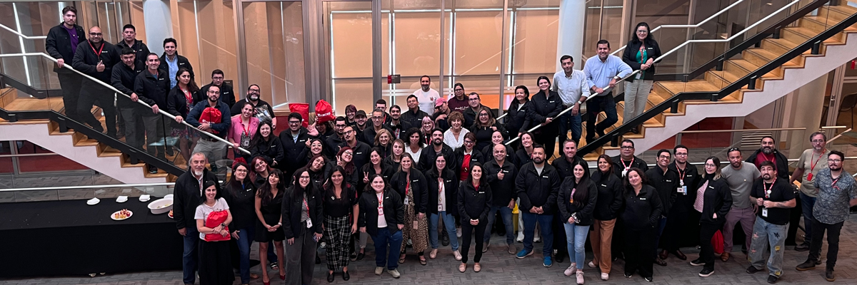 Docentes y colaboradores participan en jornada de bienvenida 2026 destacando orgullo de exalumnos INACAP