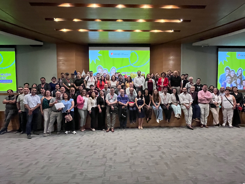 Docentes y colaboradores participan en jornada de bienvenida 2026 destacando orgullo de exalumnos INACAP