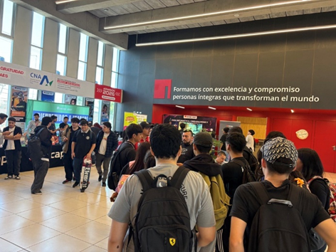 Hall principal de la Sede donde se desarrolló la feria de servicios