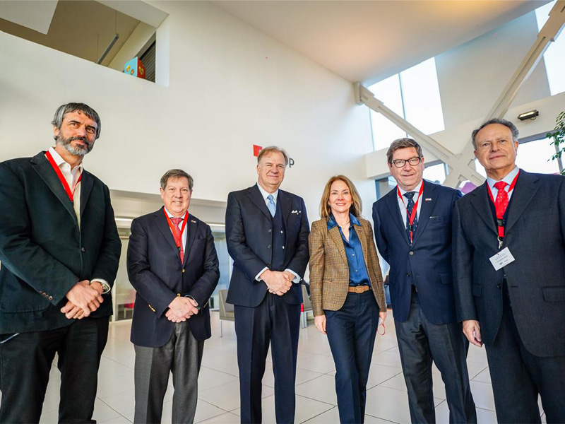 Presidenta de la CPC, junto con los presidentes de los gremios