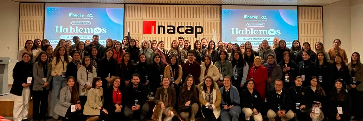 Foto grupal con todos los participantes del encuentro