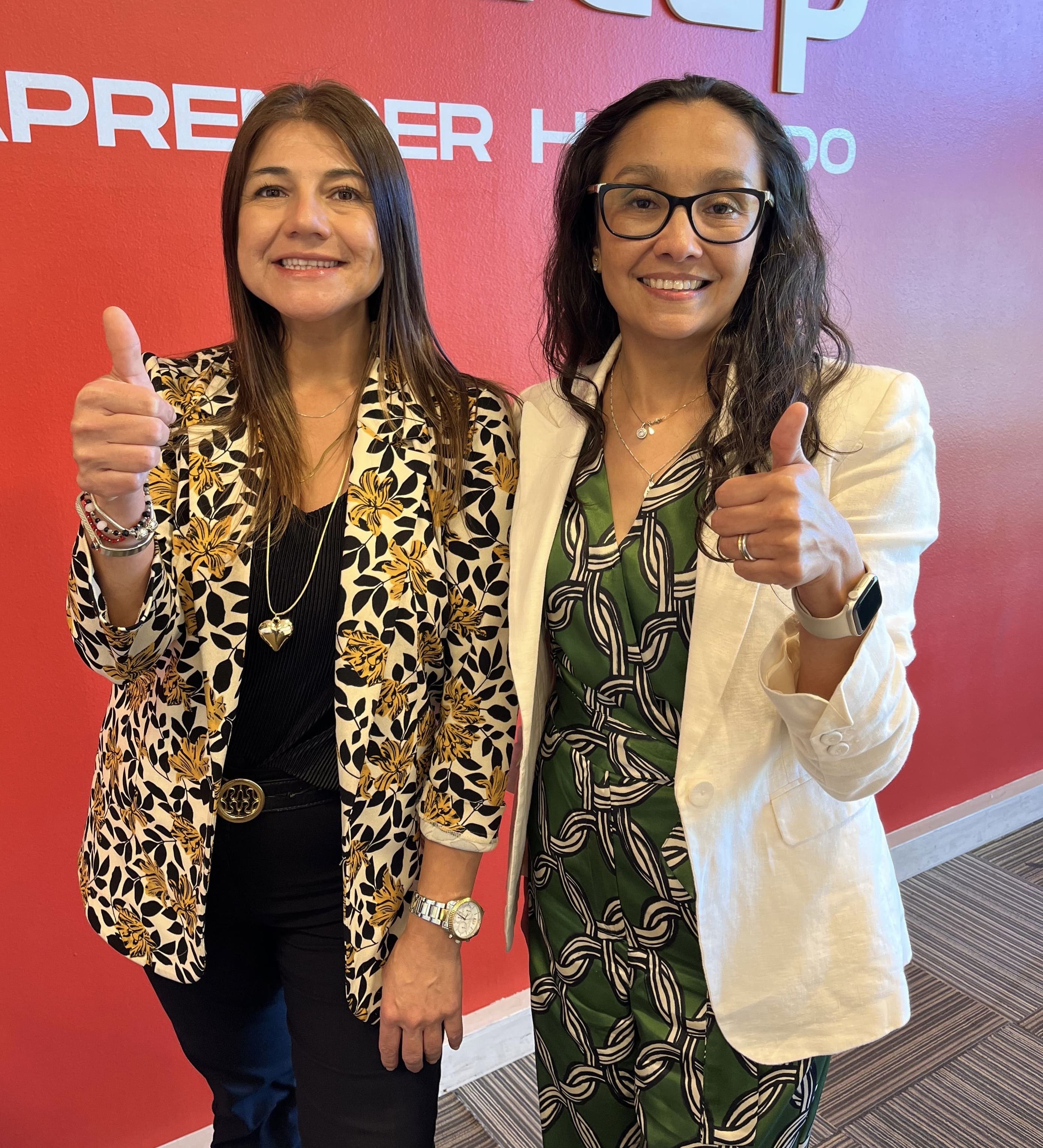 Micaela Puebla y Paula Muñoz.