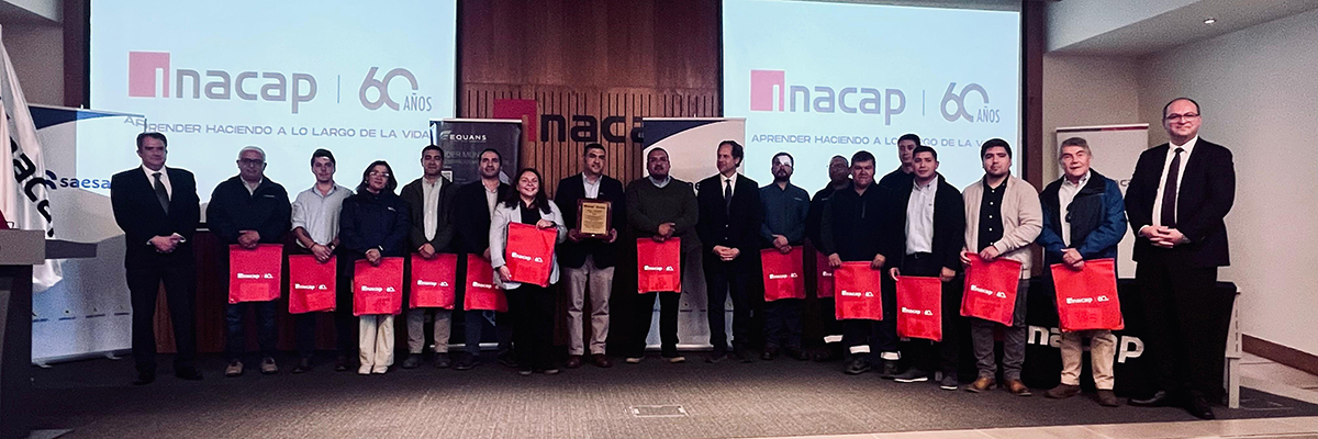 Autoridades e invitados premiados durante la inauguación