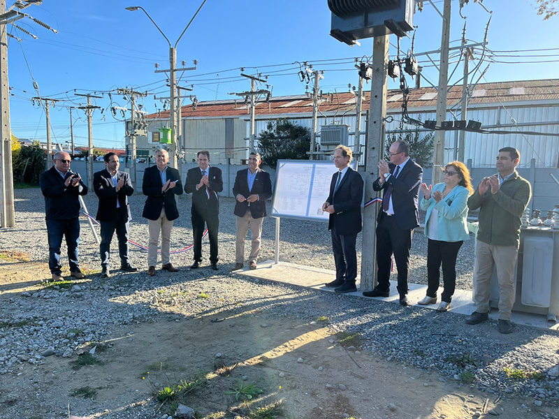 Autoridades durante la inauguración