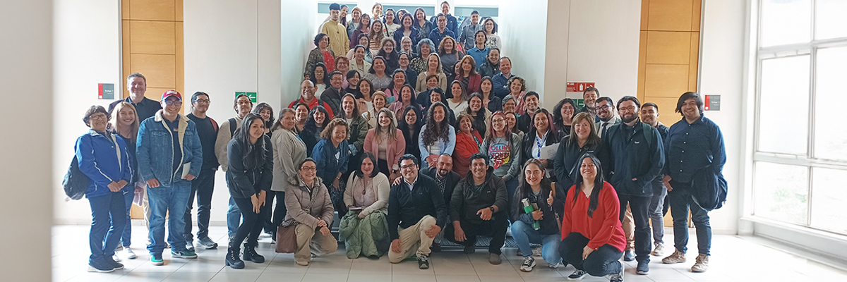 muchas personas felices de participar en la escuela de verano de INACAP sede Puerto Montt