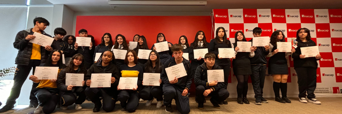 Algunos de los alumnos reconocidos durante la ceremonia. 