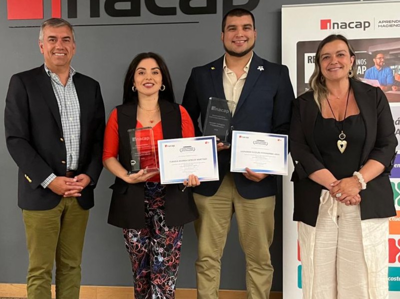 Claudia Catrilef y Leonardo Hormazábal, exalumnos destacados junto al Vicerrector y Directora de Asuntos Estudiantiles