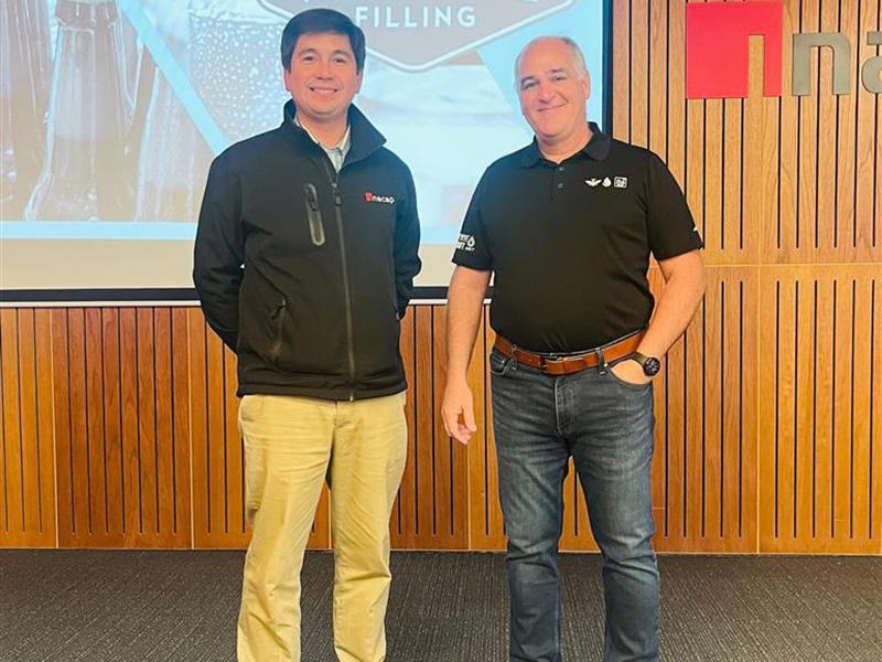 Coordinador del área HOGA, junto a expositor