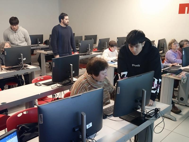 Estudiantes durante el taller