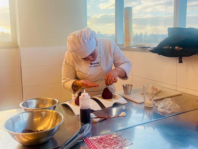 Estudiante en montaje de las preparaciones