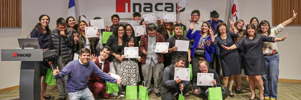La ceremonia de clausura del taller "Inclúyeme," organizado por el Área de Diseño e Industria Digital de INACAP Sede Iquique, marcó un hito en la integración de estudiantes de educación especial del Colegio Simón Bolívar de Alto Hospicio