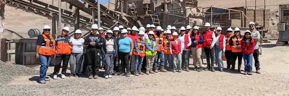 Estudiantes de INACAP Iquique visitan la Minera Santa Rosa en Alto Hospicio para levantar diagnóstico en terreno
