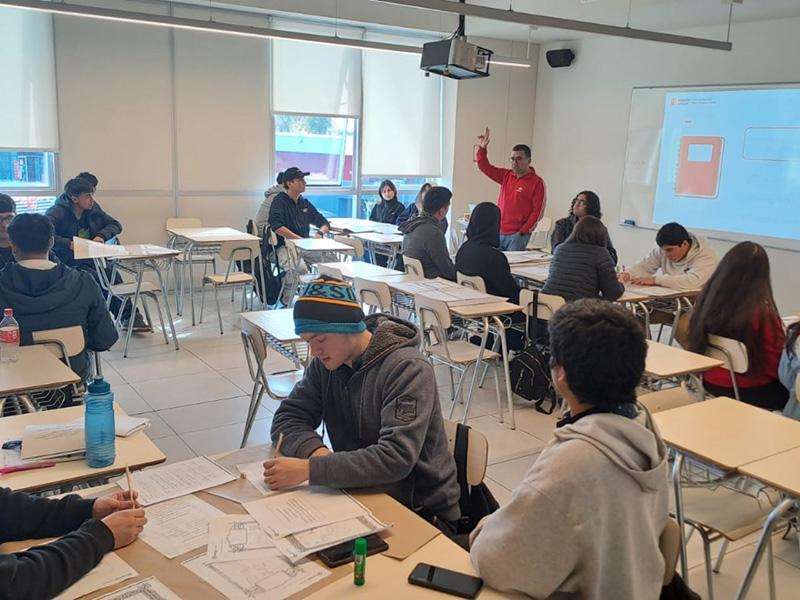 Estudiantes en clase inaugural del Propedeutico